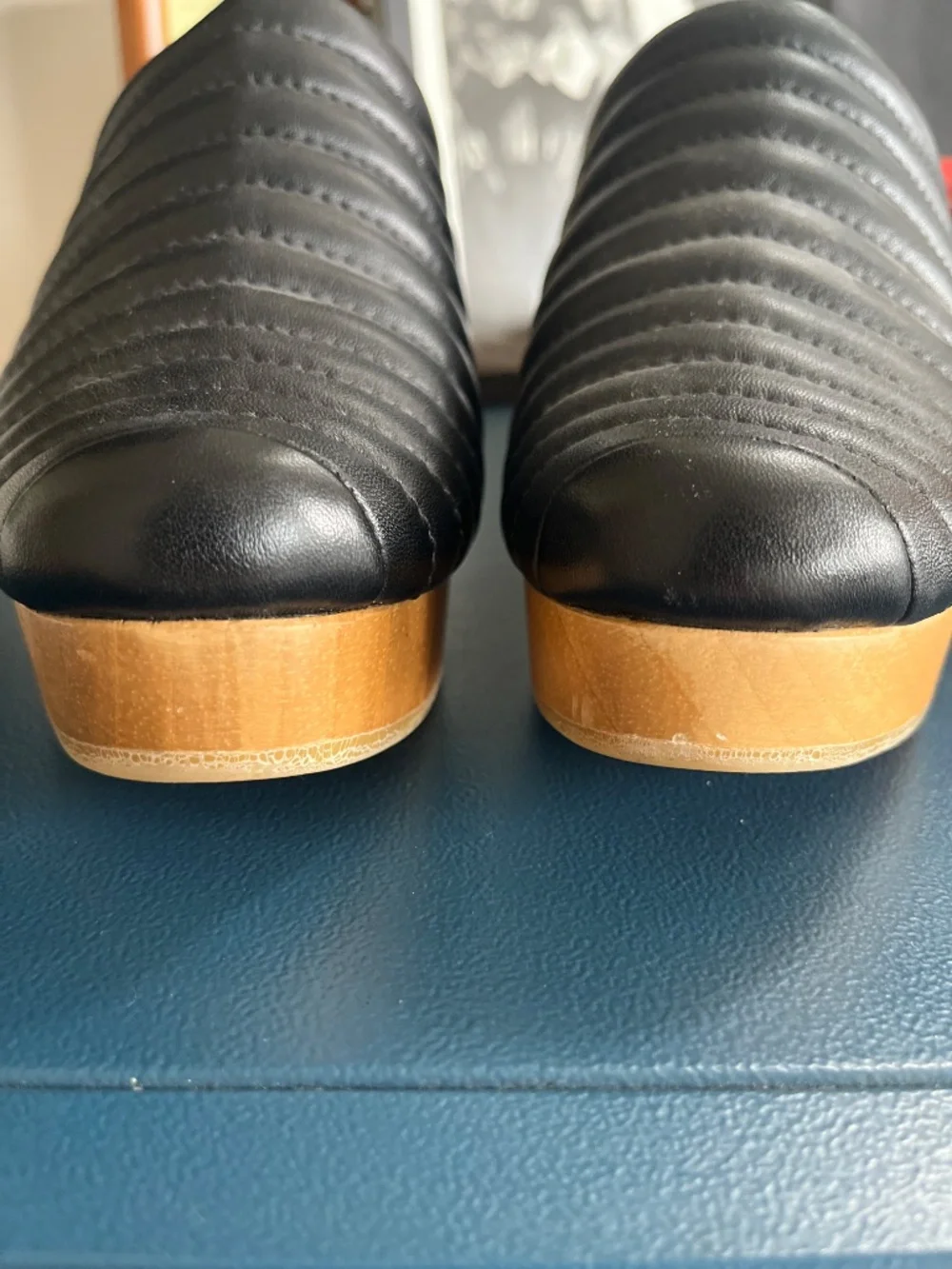 Beklina Ribbed Clogs, Size 8 - Picture 2 of 6
